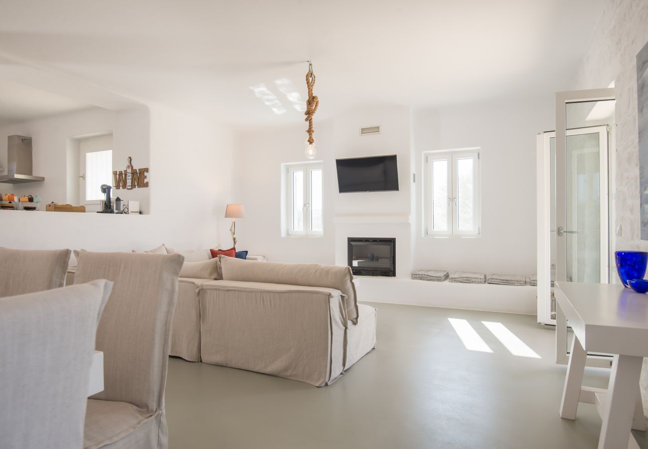 Villa in Xifara - Fabulous pool villa, steps from the beach 