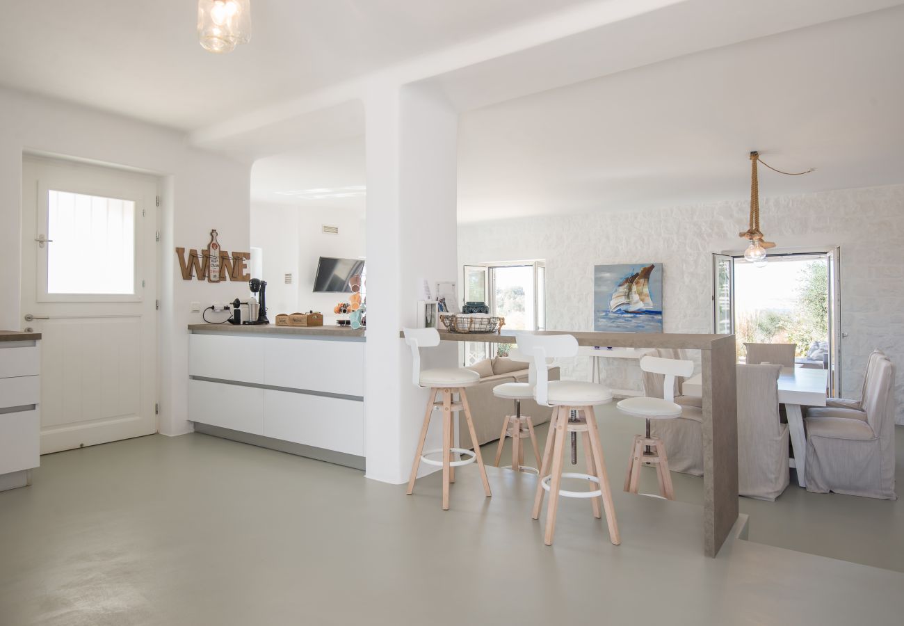 Villa in Xifara - Fabulous pool villa, steps from the beach 