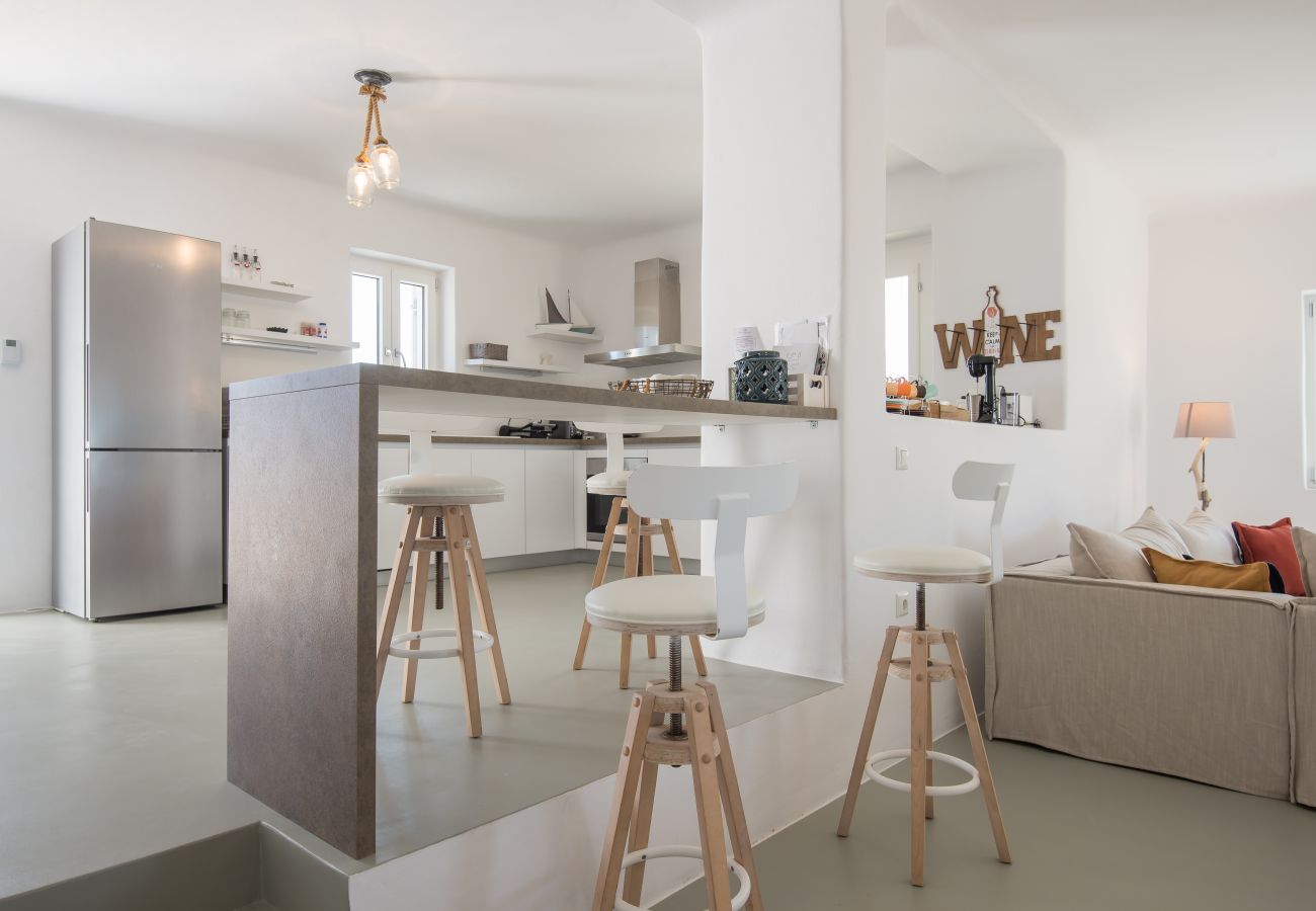 Villa in Xifara - Fabulous pool villa, steps from the beach 