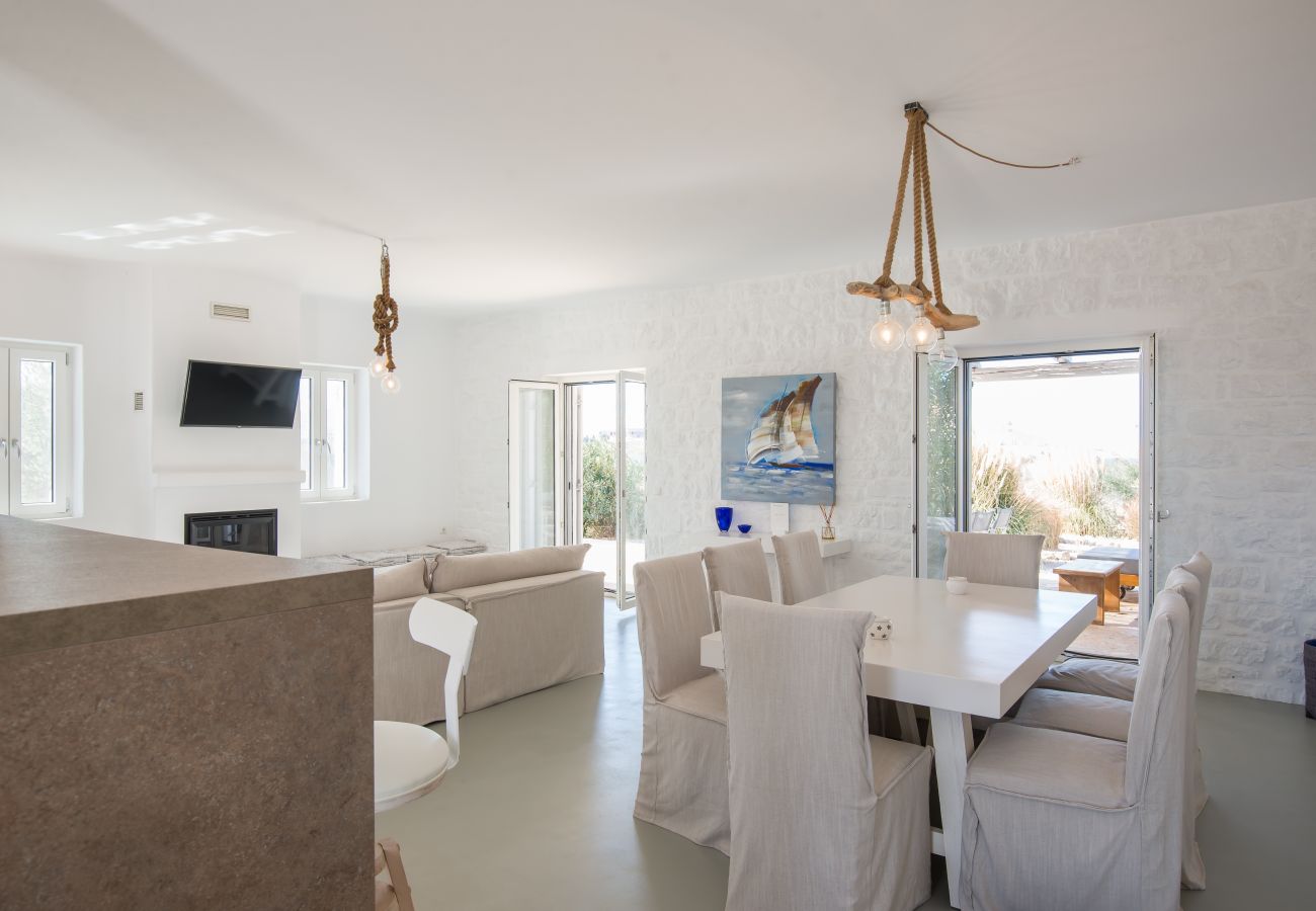 Villa in Xifara - Fabulous pool villa, steps from the beach 