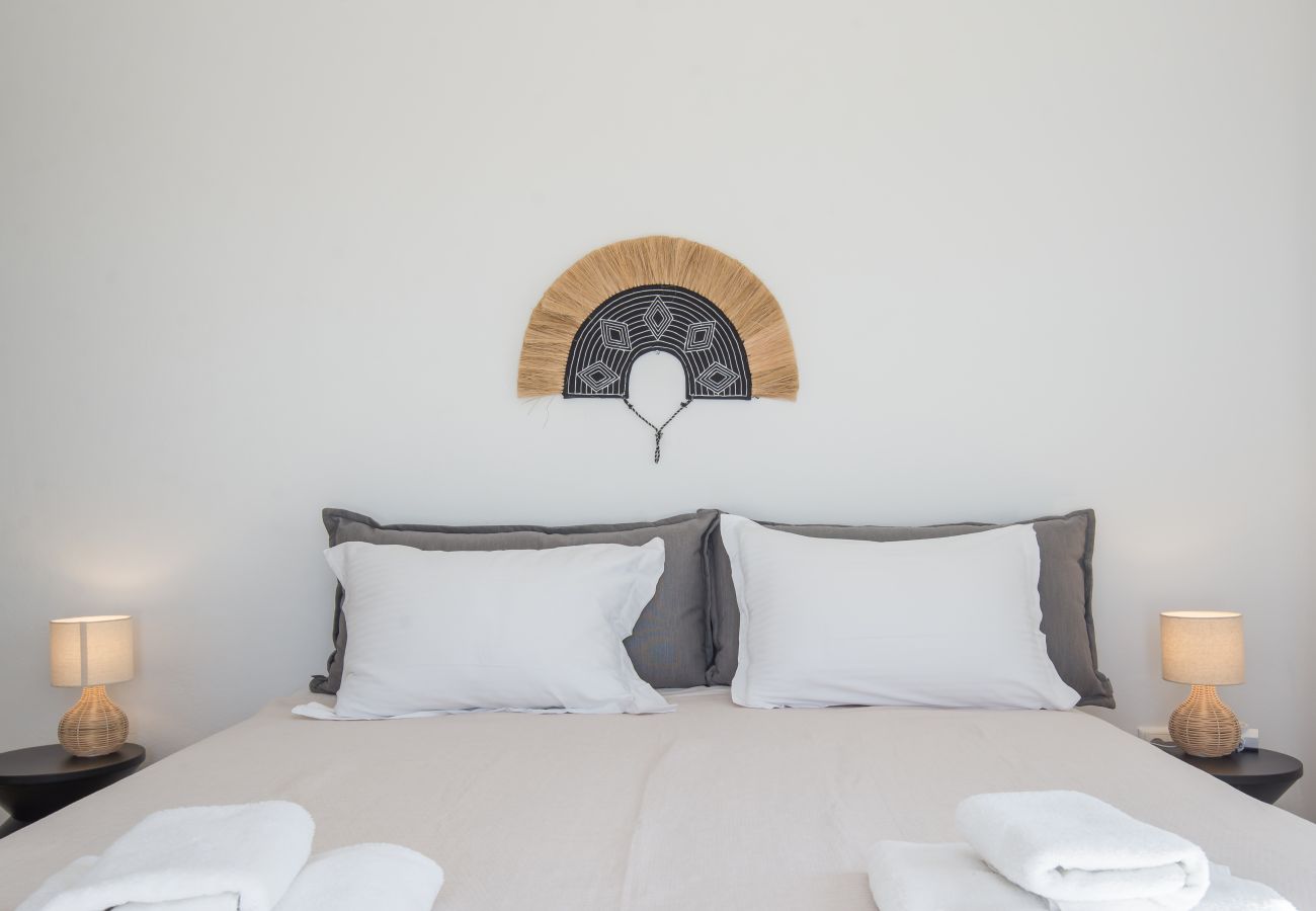 Villa in Xifara - Fabulous pool villa, steps from the beach 