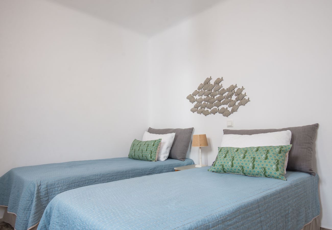 Villa in Xifara - Fabulous pool villa, steps from the beach 