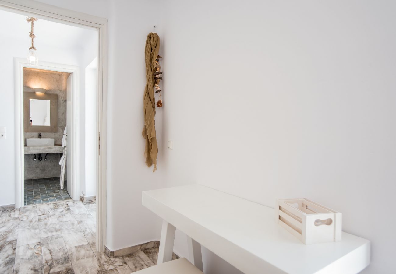 Villa in Xifara - Funky holiday villa with pool, next to the beach