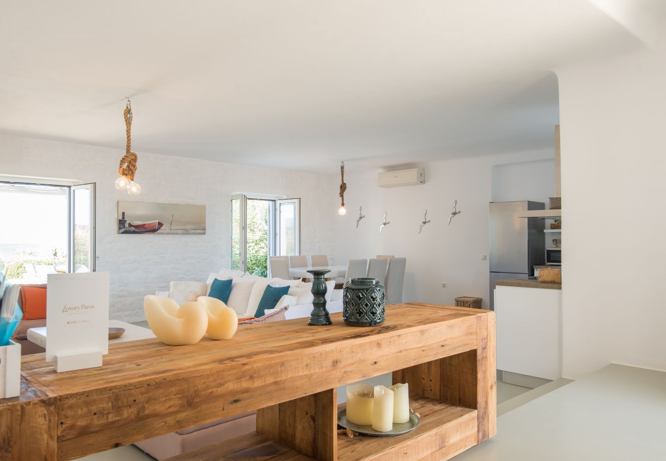 Villa in Xifara - Funky holiday villa with pool, next to the beach