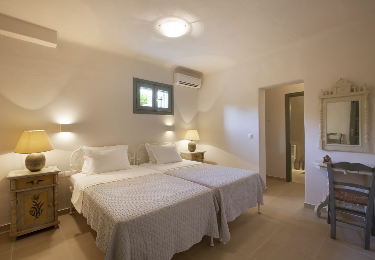 Villa in Ampelas - Ideal family Villa for 8 - Pool, Sea Views 