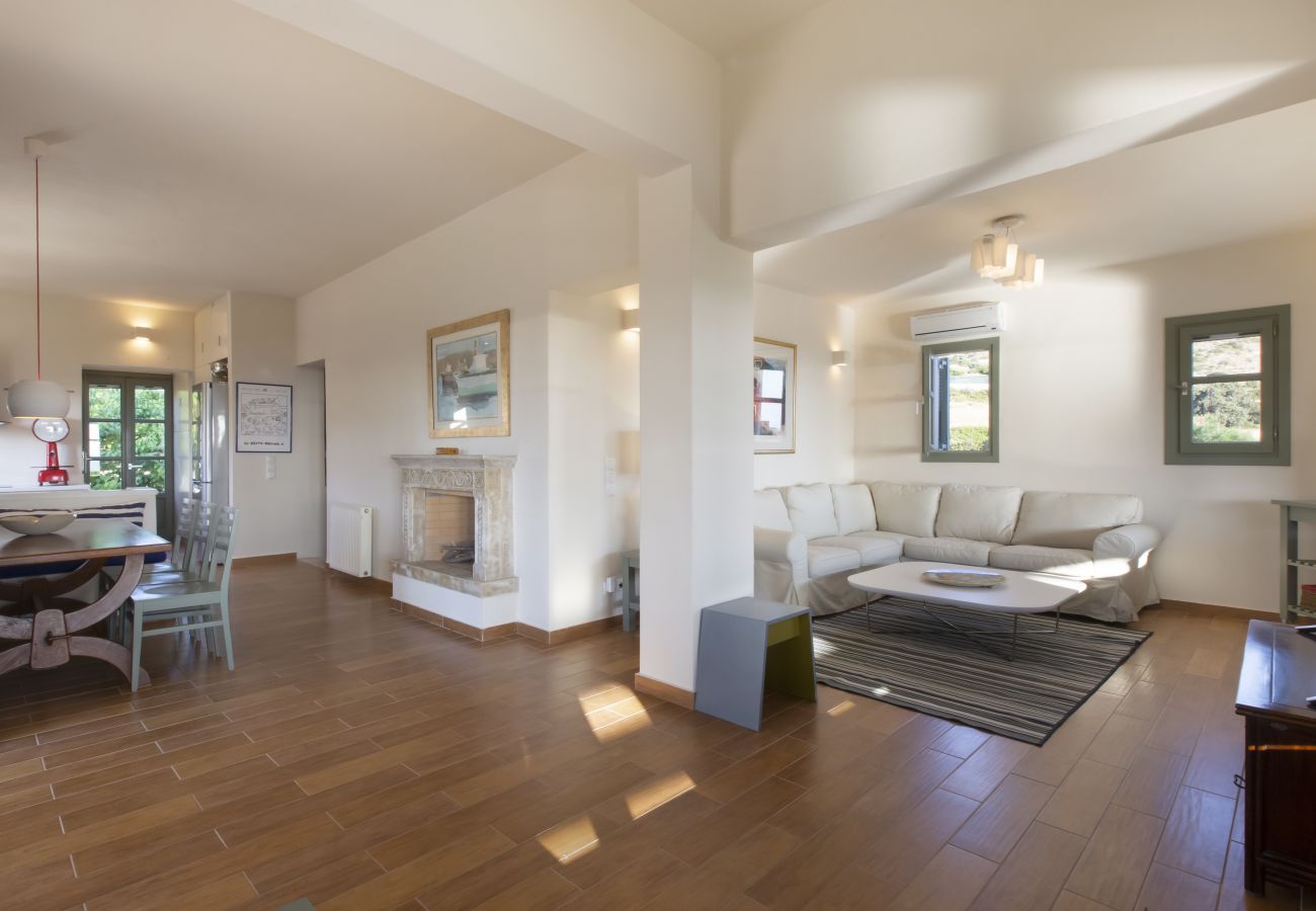 Villa in Ampelas - Ideal family Villa for 8 - Pool, Sea Views 