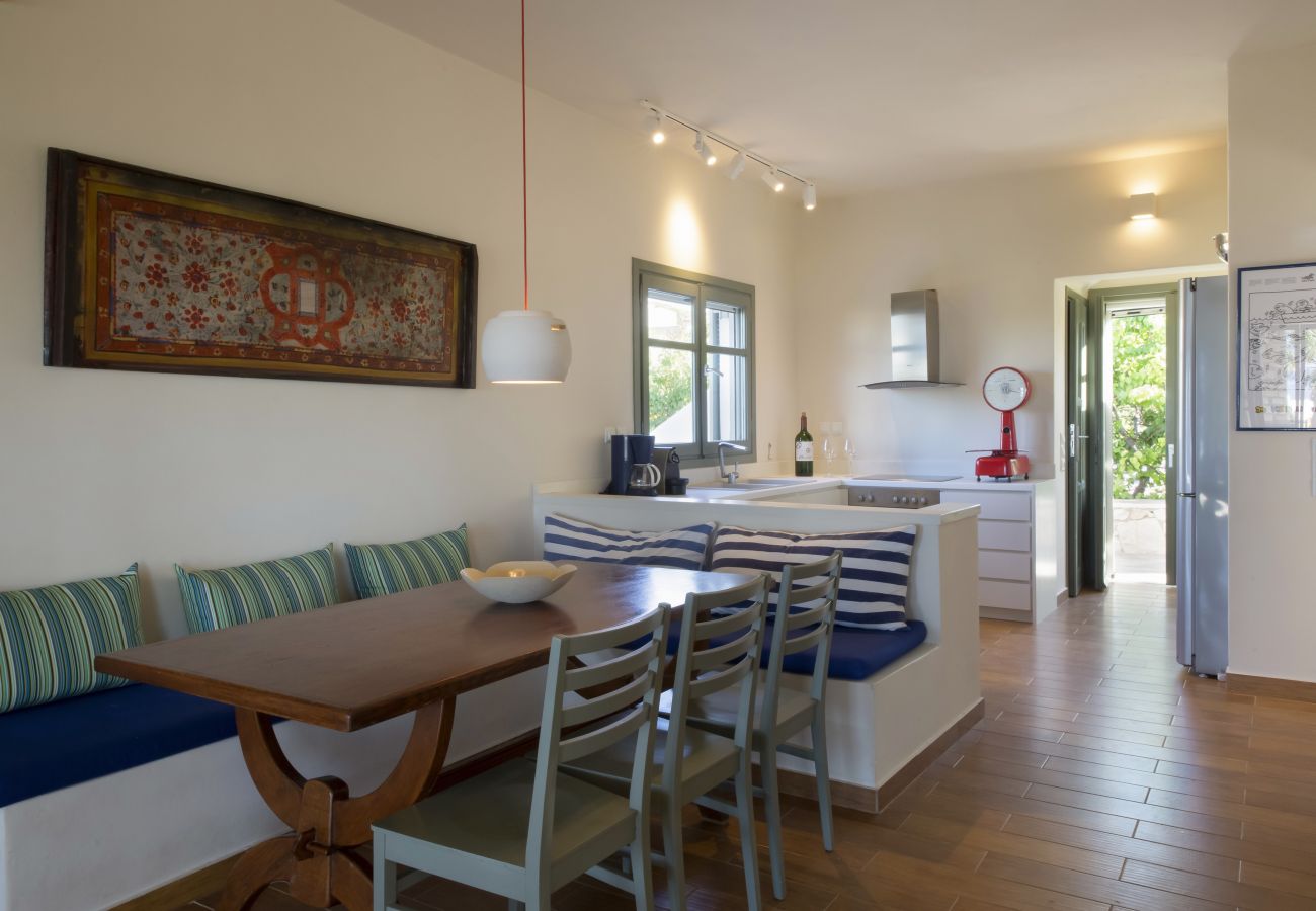 Villa in Ampelas - Ideal family Villa for 8 - Pool, Sea Views 