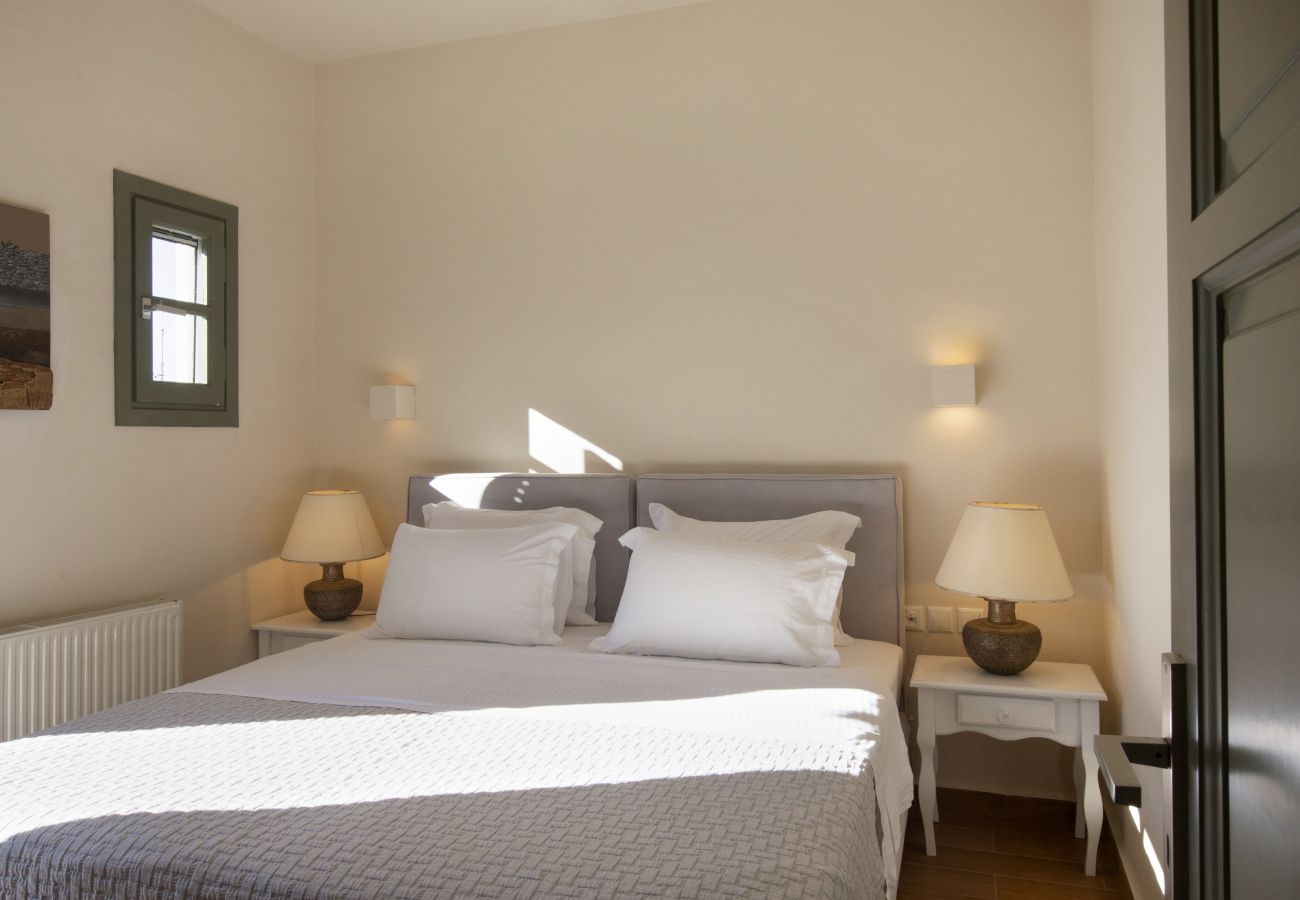 Villa in Ampelas - Ideal family Villa for 8 - Pool, Sea Views 