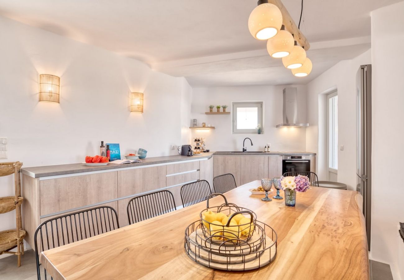 Villa in Xifara - 5BR Beachfront Über Boho Chic Villa, Top Location! 