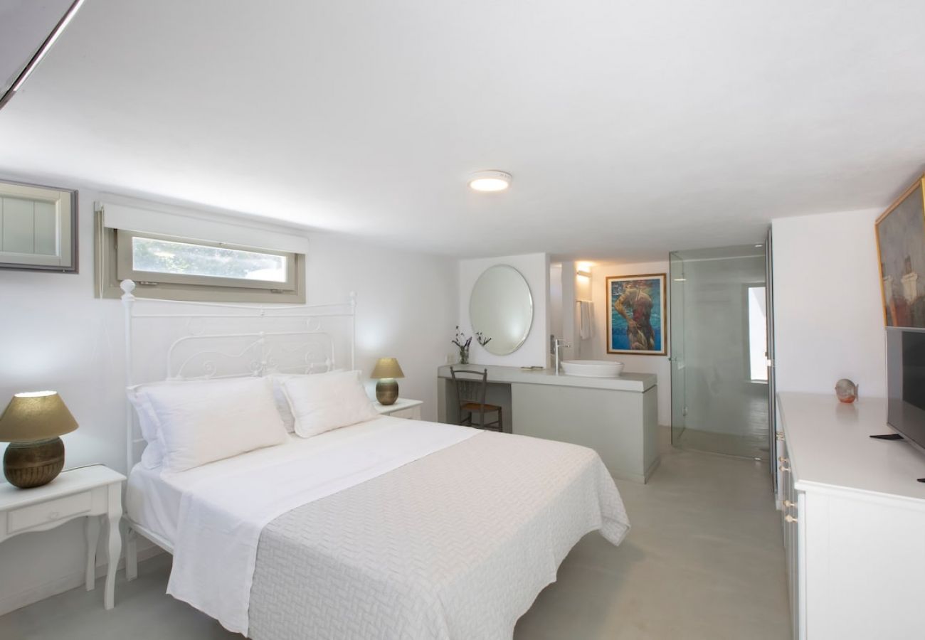 Villa in Ampelas - Elegant villa, sea views, designer renovation 