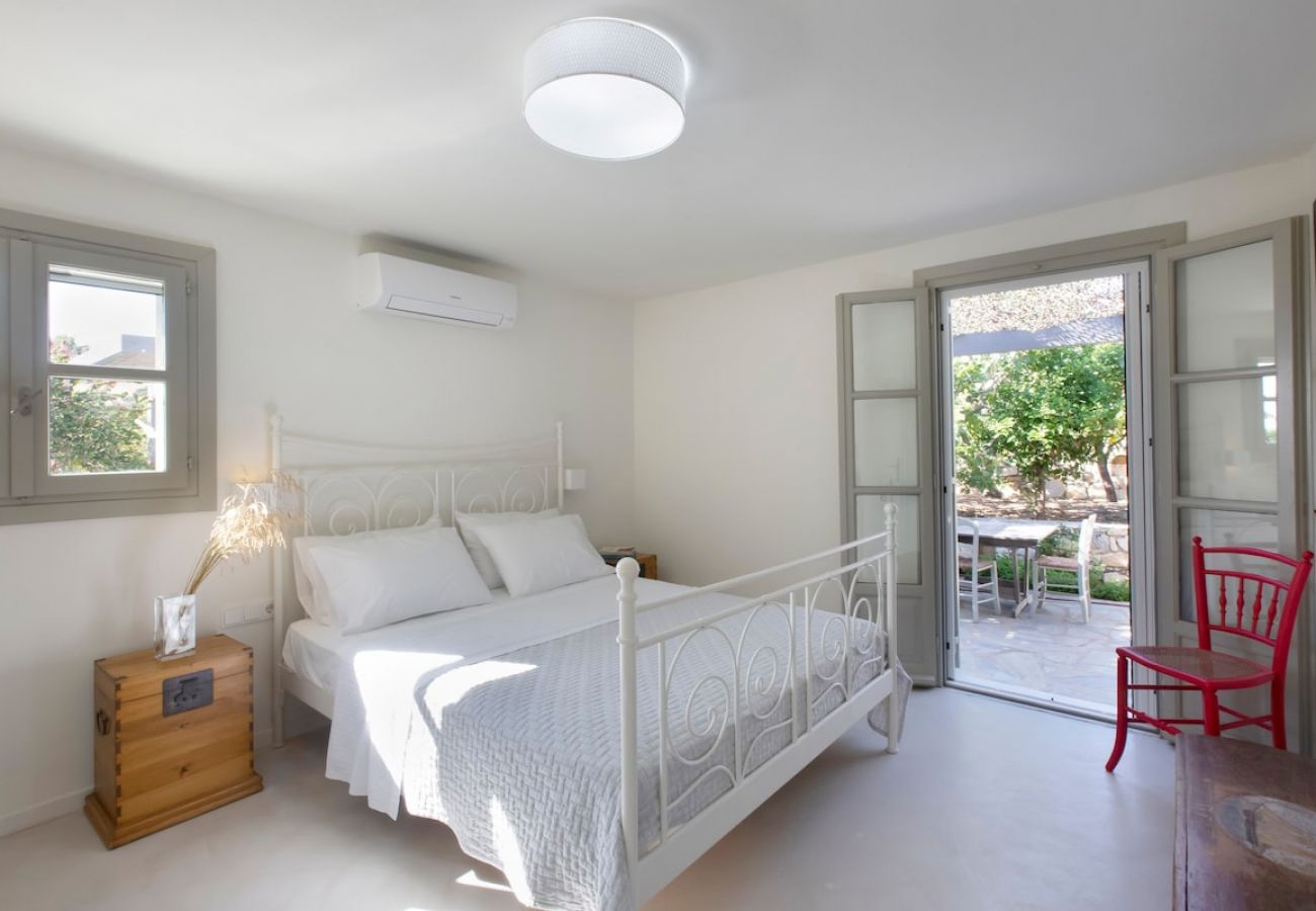 Villa in Ampelas - Elegant villa, sea views, designer renovation 