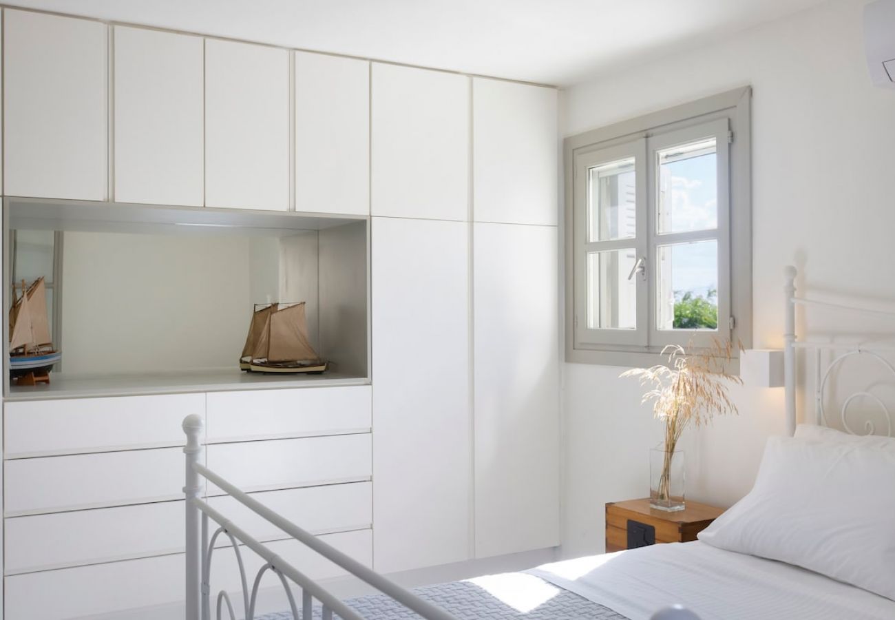 Villa in Ampelas - Elegant villa, sea views, designer renovation 