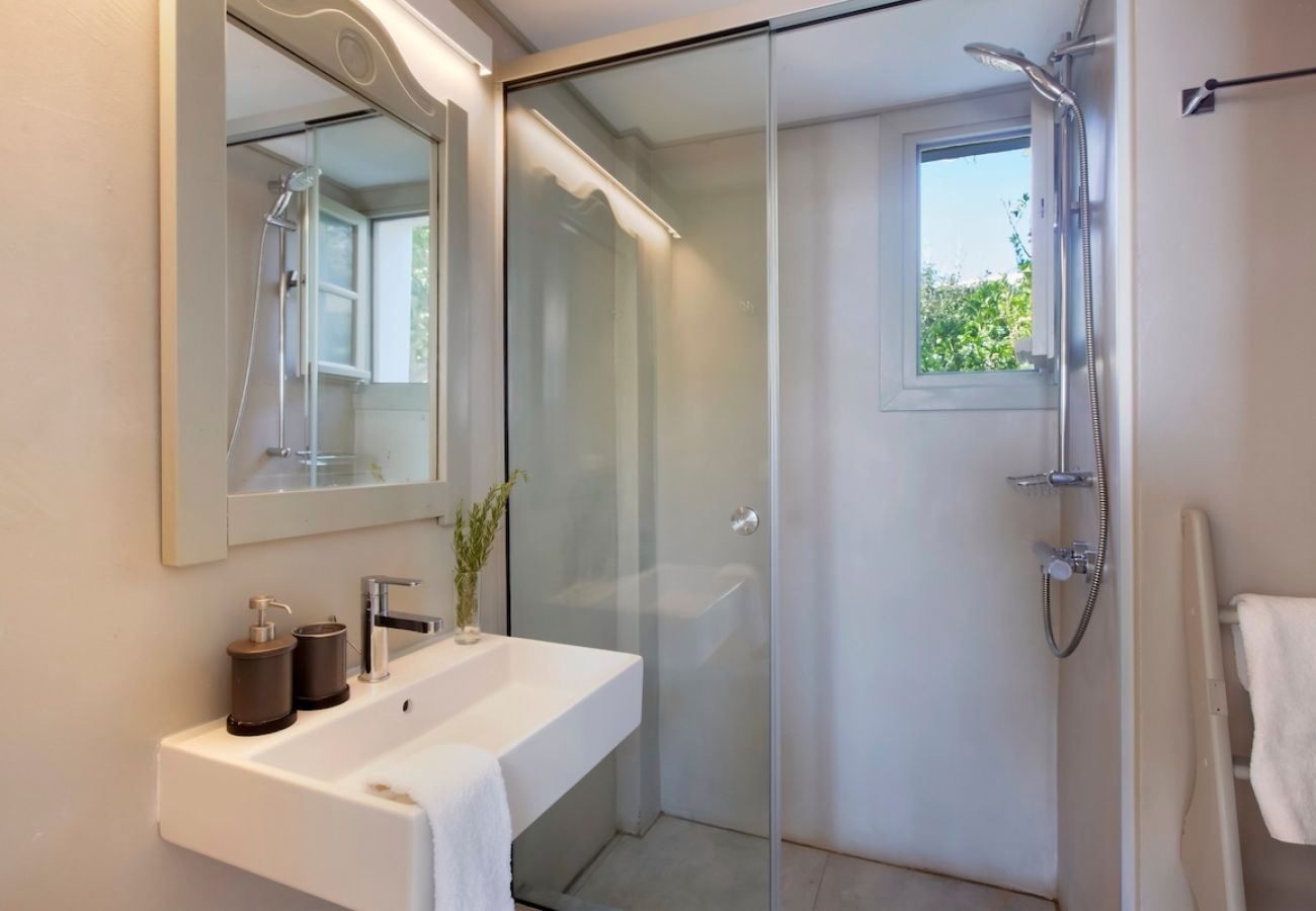 Villa in Ampelas - Elegant villa, sea views, designer renovation 