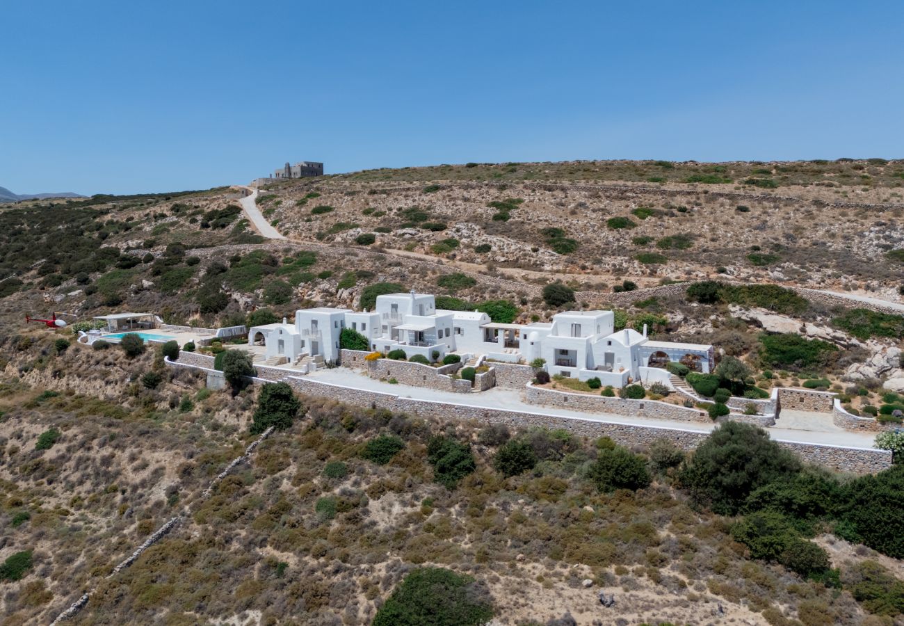 Villa in Naousa - Gorgeous pool villa, stunning sea views, helipad! 