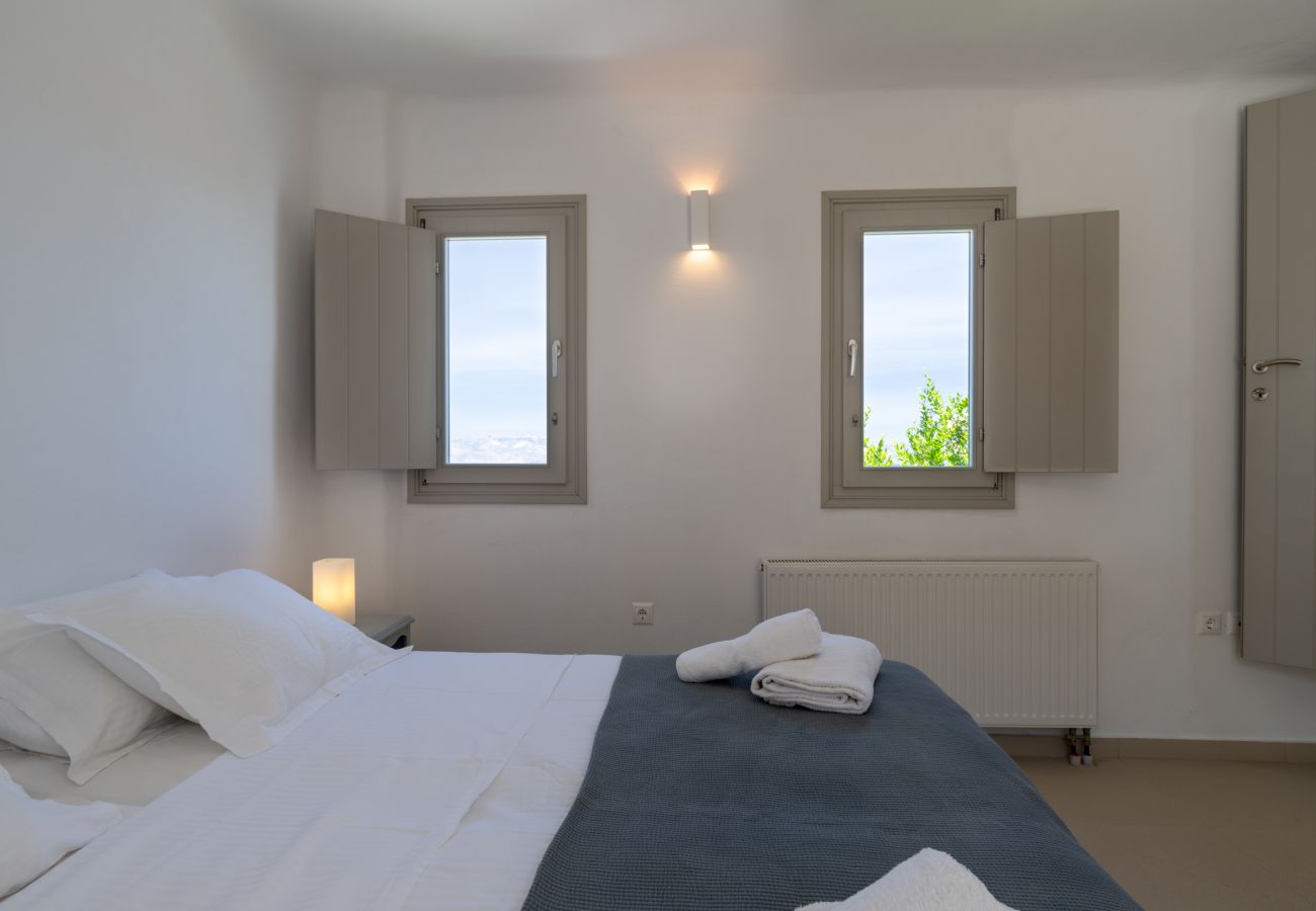 Villa in Naousa - Gorgeous pool villa, stunning sea views, helipad! 