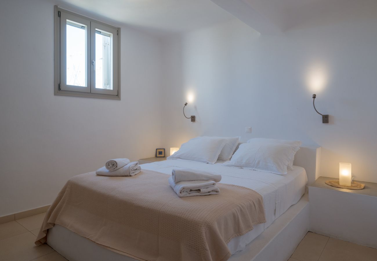 Villa in Naousa - Gorgeous pool villa, stunning sea views, helipad! 