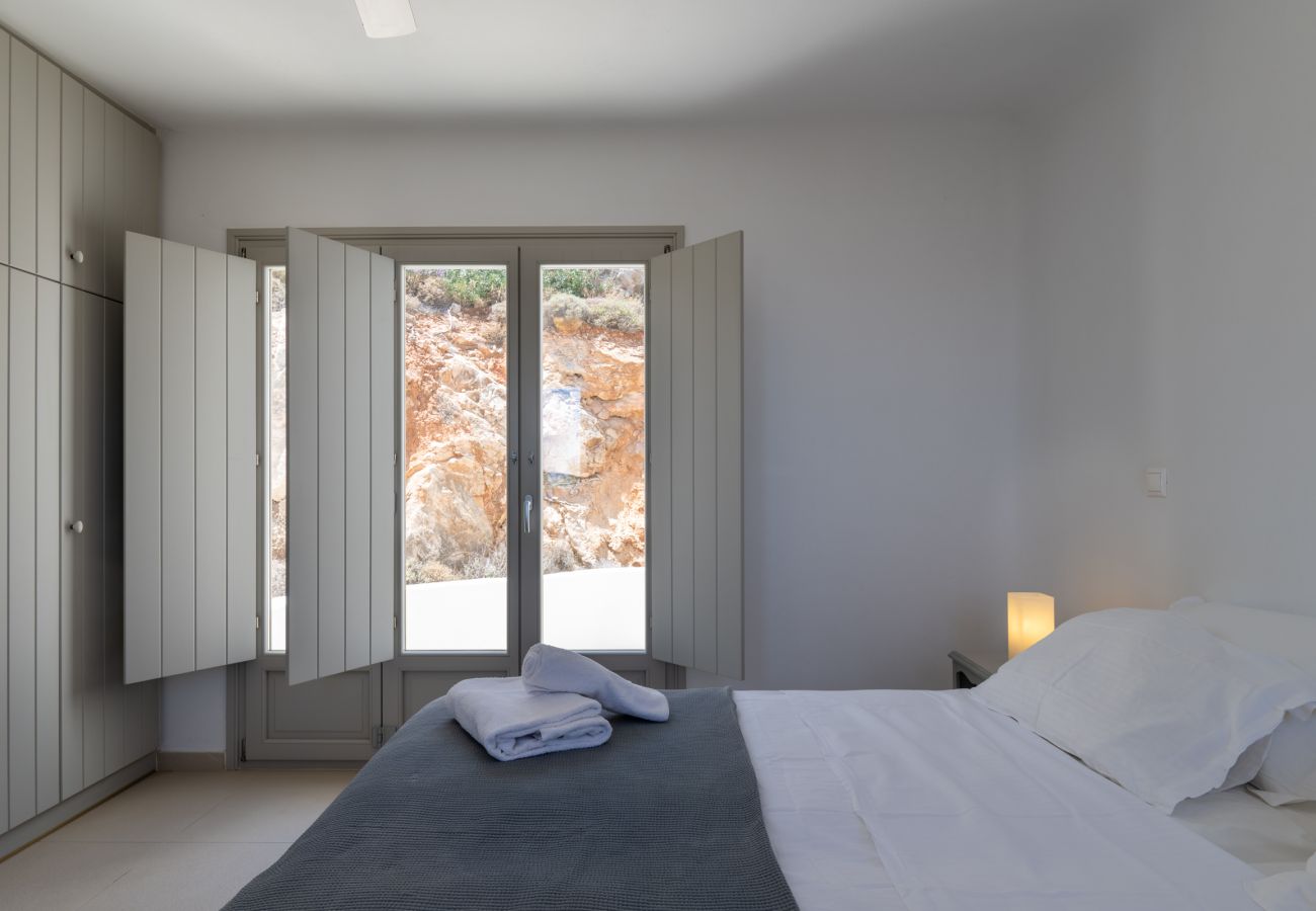 Villa in Naousa - Gorgeous pool villa, stunning sea views, helipad! 