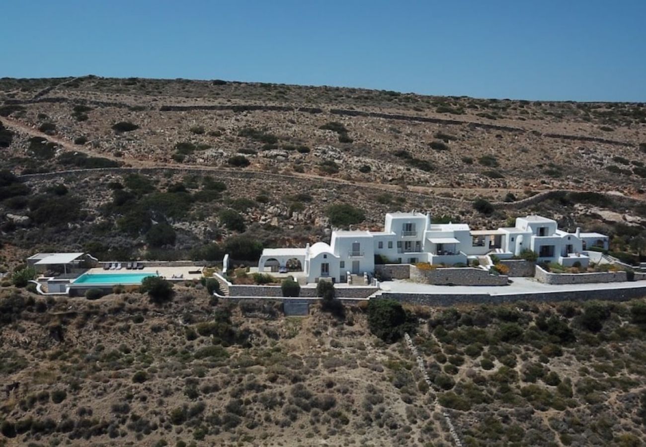 Villa in Naousa - Panoramic three villa complex with helipad 