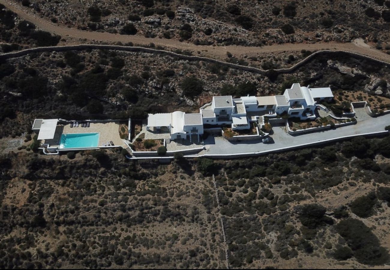 Villa in Naousa - Panoramic three villa complex with helipad 