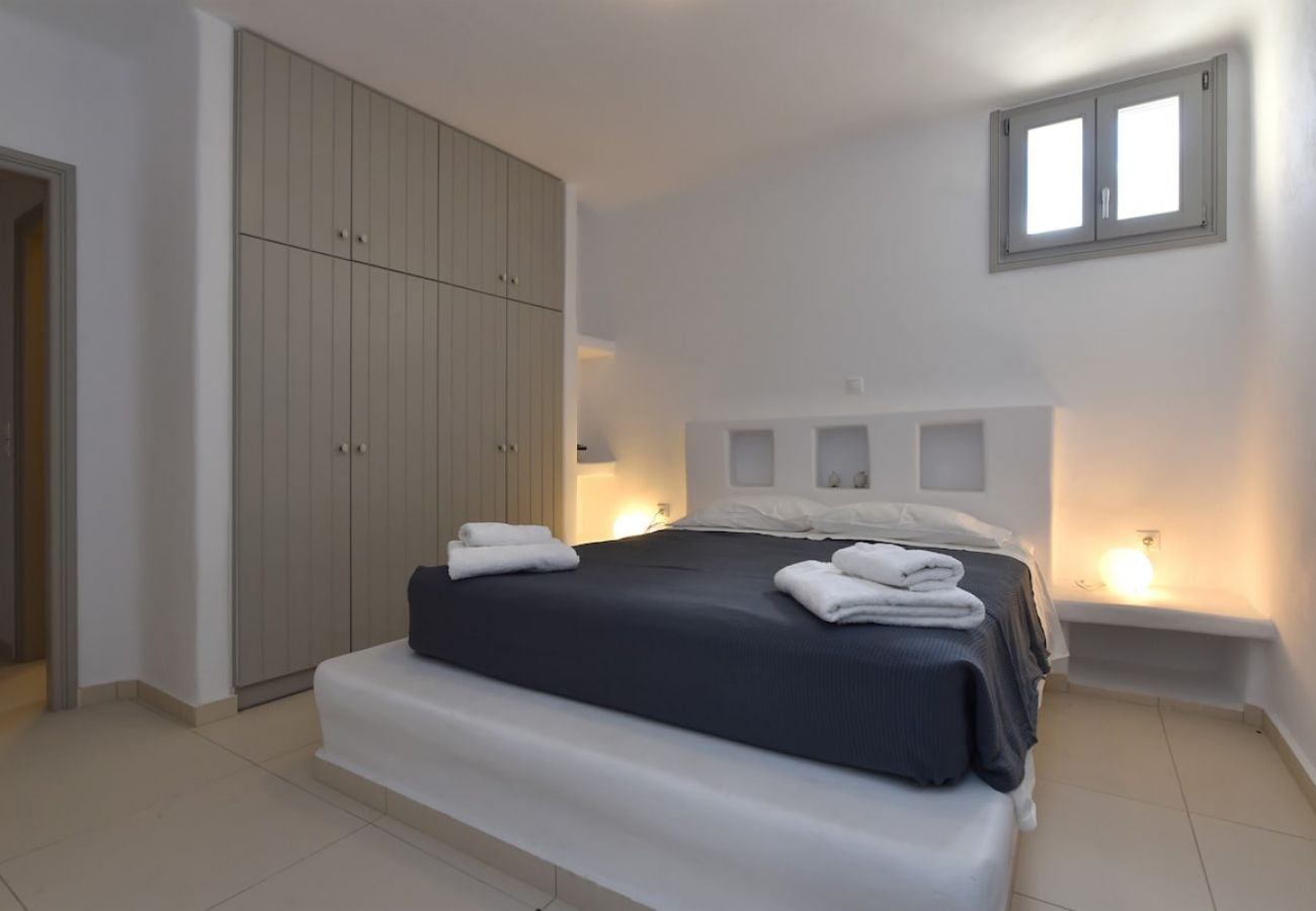 Villa in Naousa - Panoramic three villa complex with helipad 