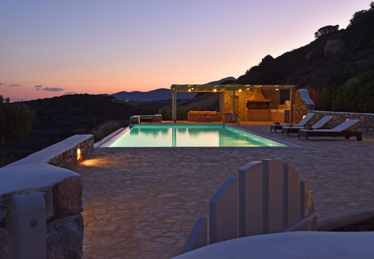 Villa in Naousa - Panoramic three villa complex with helipad 