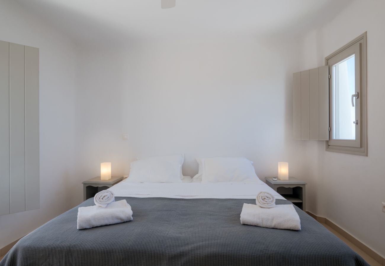 Villa in Naousa - Panoramic three villa complex with helipad 