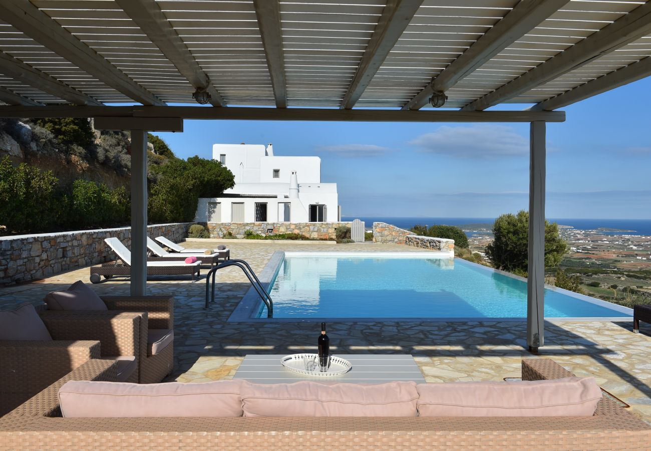 Villa in Naousa - Exquisite villa for 10 with pool, helipad 