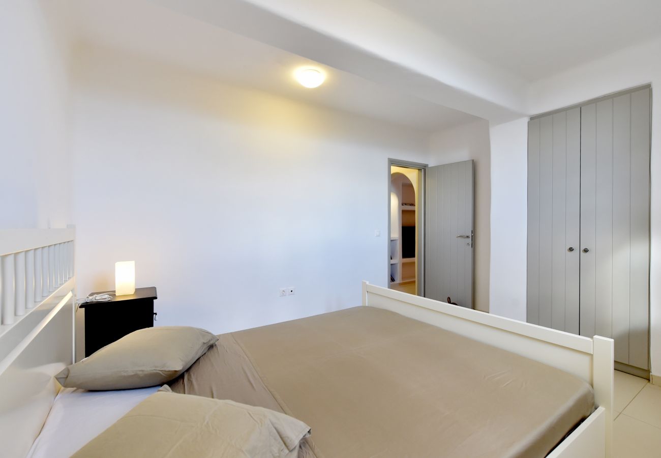 Villa in Naousa - Exquisite villa for 10 with pool, helipad 