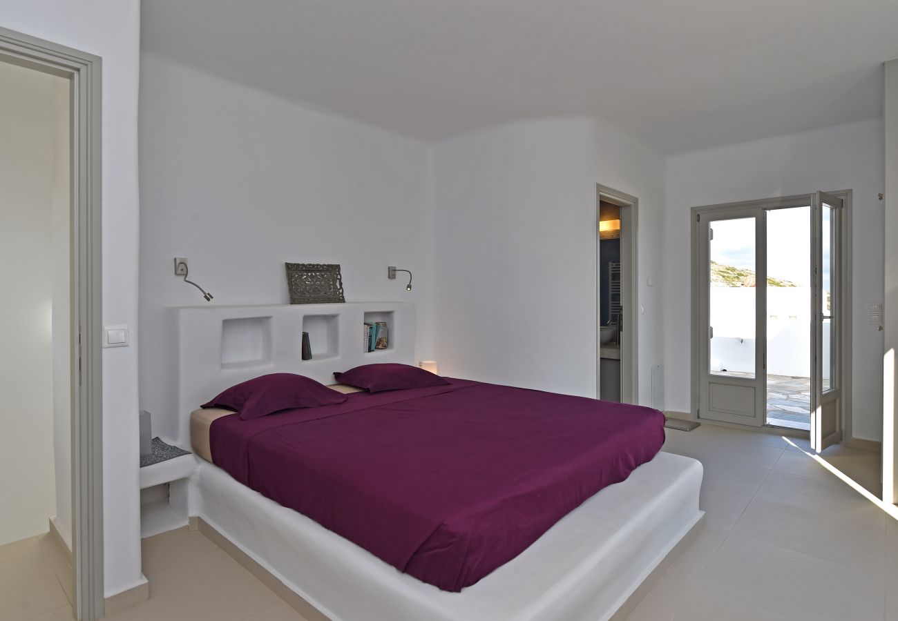 Villa in Naousa - Exquisite villa for 10 with pool, helipad 