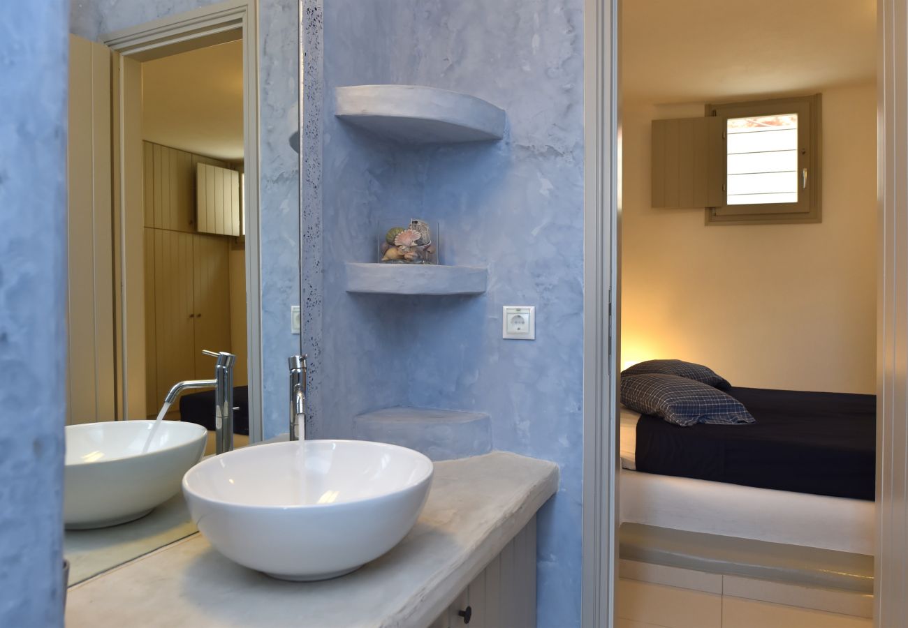 Villa in Naousa - Exquisite villa for 10 with pool, helipad 