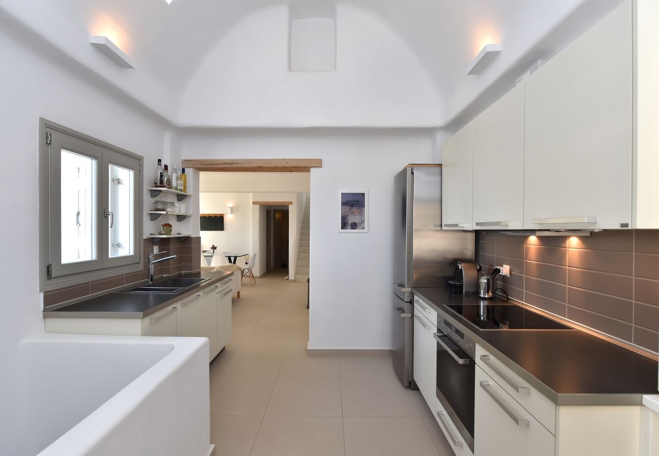 Villa in Naousa - Exquisite villa for 10 with pool, helipad 