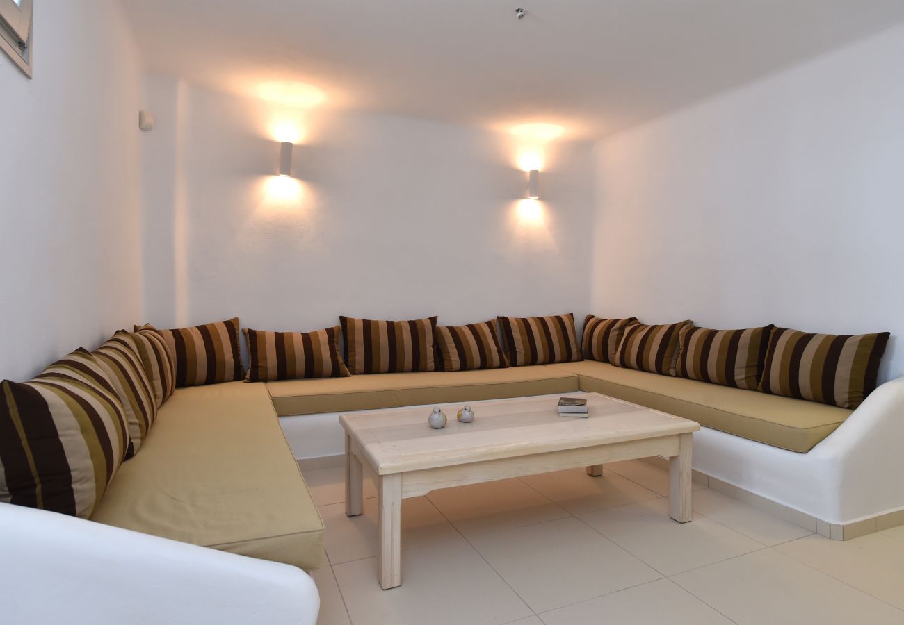 Villa in Naousa - Exquisite villa for 10 with pool, helipad 