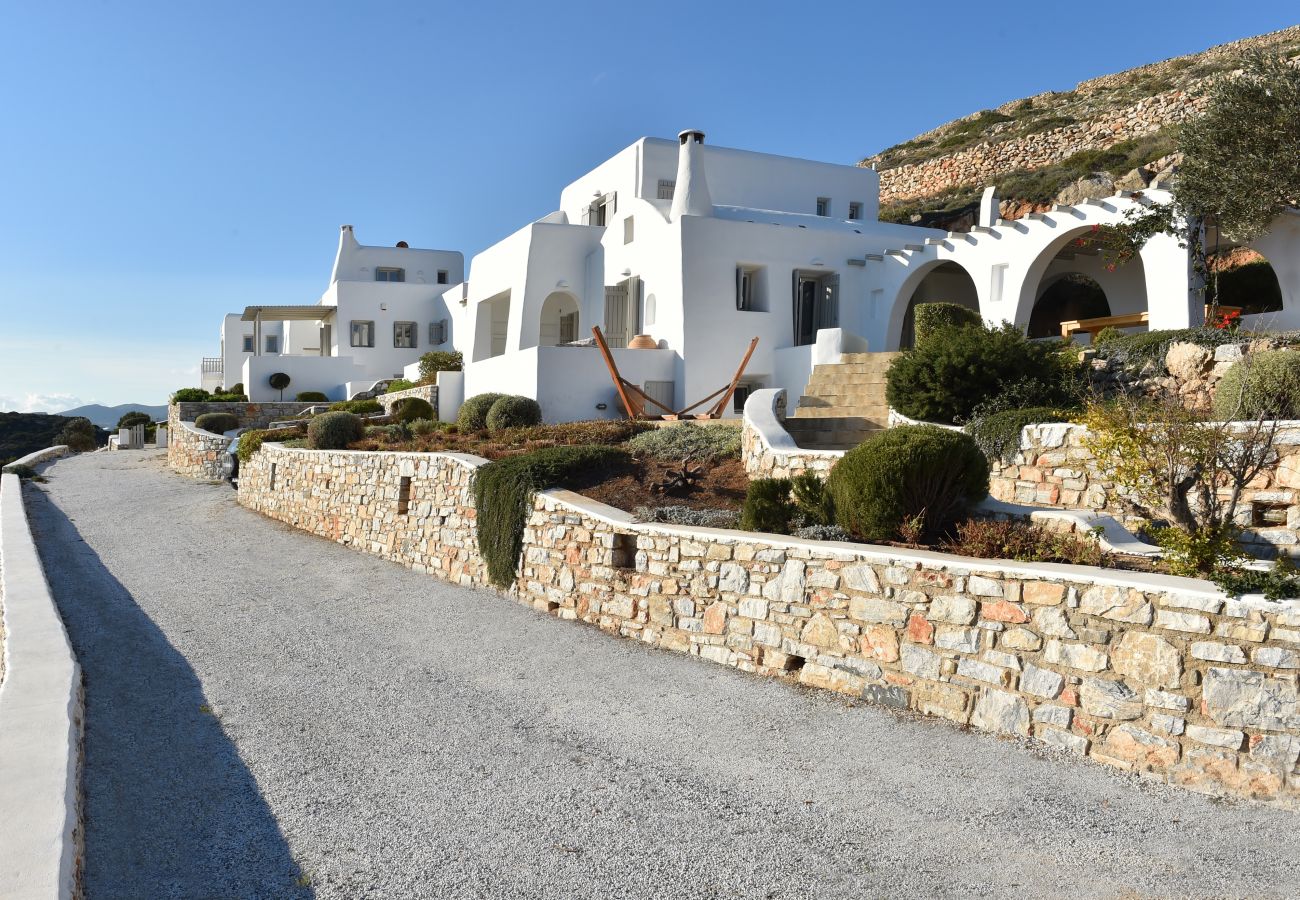 Villa in Naousa - Exquisite villa for 10 with pool, helipad 