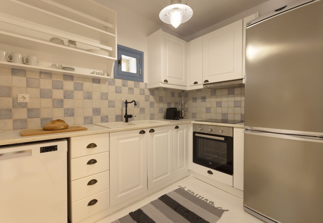 Villa in Andros - The White Villa