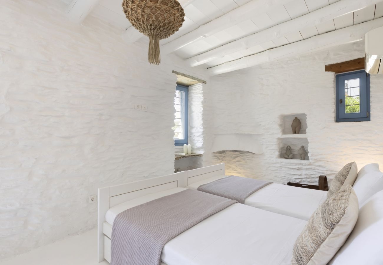 Villa in Andros - The White Villa
