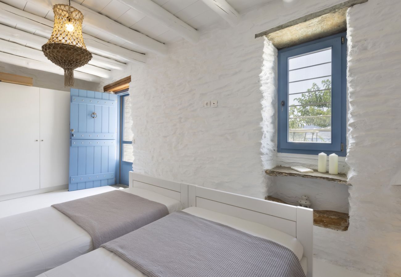Villa in Andros - The White Villa