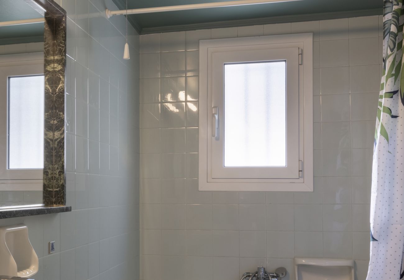 Apartment in Athens - A happy 2 BDR apartment that has a soul