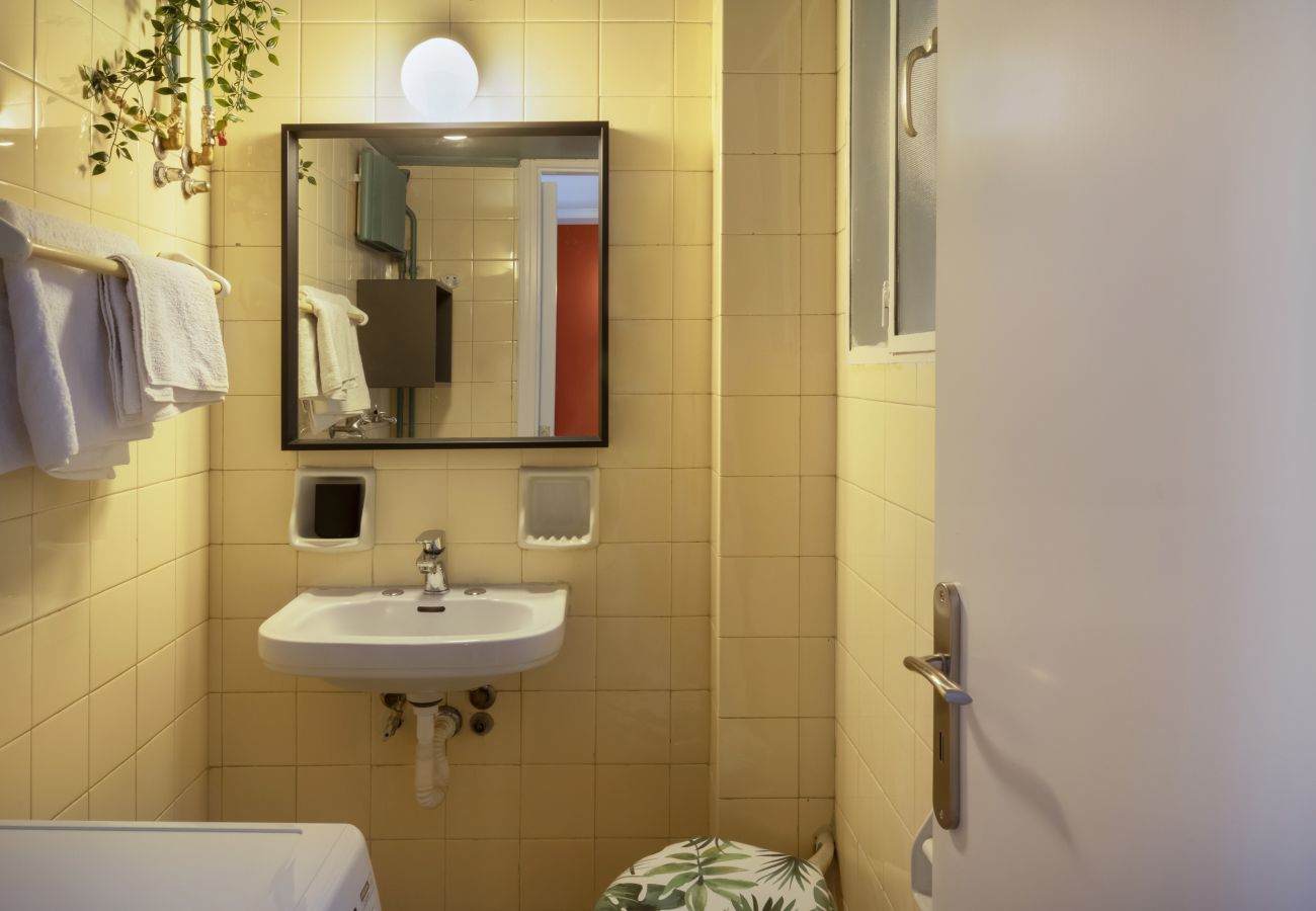 Apartment in Athens - A happy 2 BDR apartment that has a soul