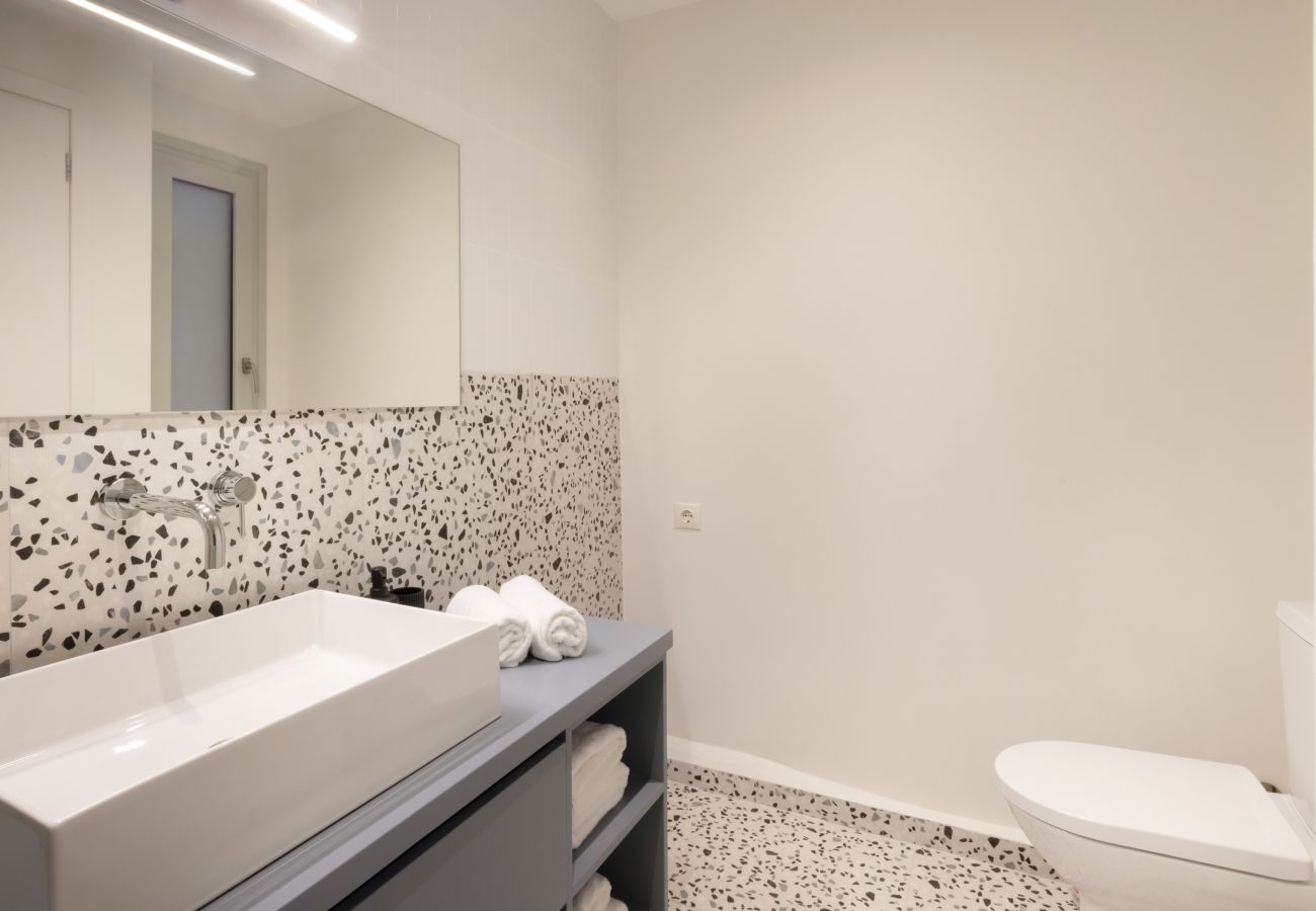 Apartment in Athens - Stylish 2BR pays homage to timeless charm.