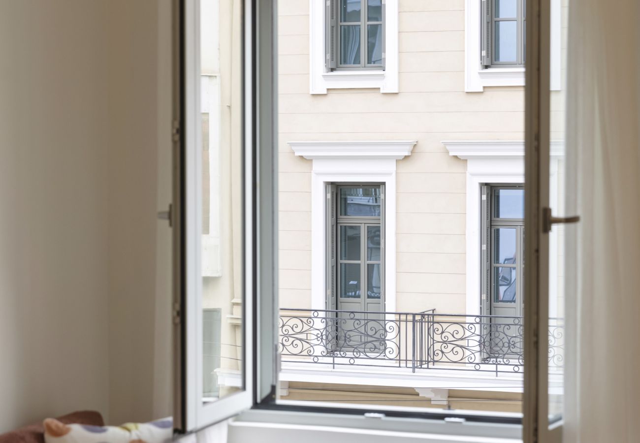 Apartment in Athens - Stylish 2BR pays homage to timeless charm.
