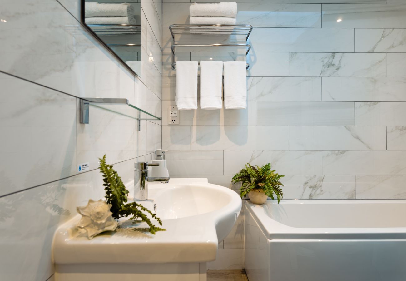 Apartment in Paignton - Quayside View - Directly on Paignton Harbour