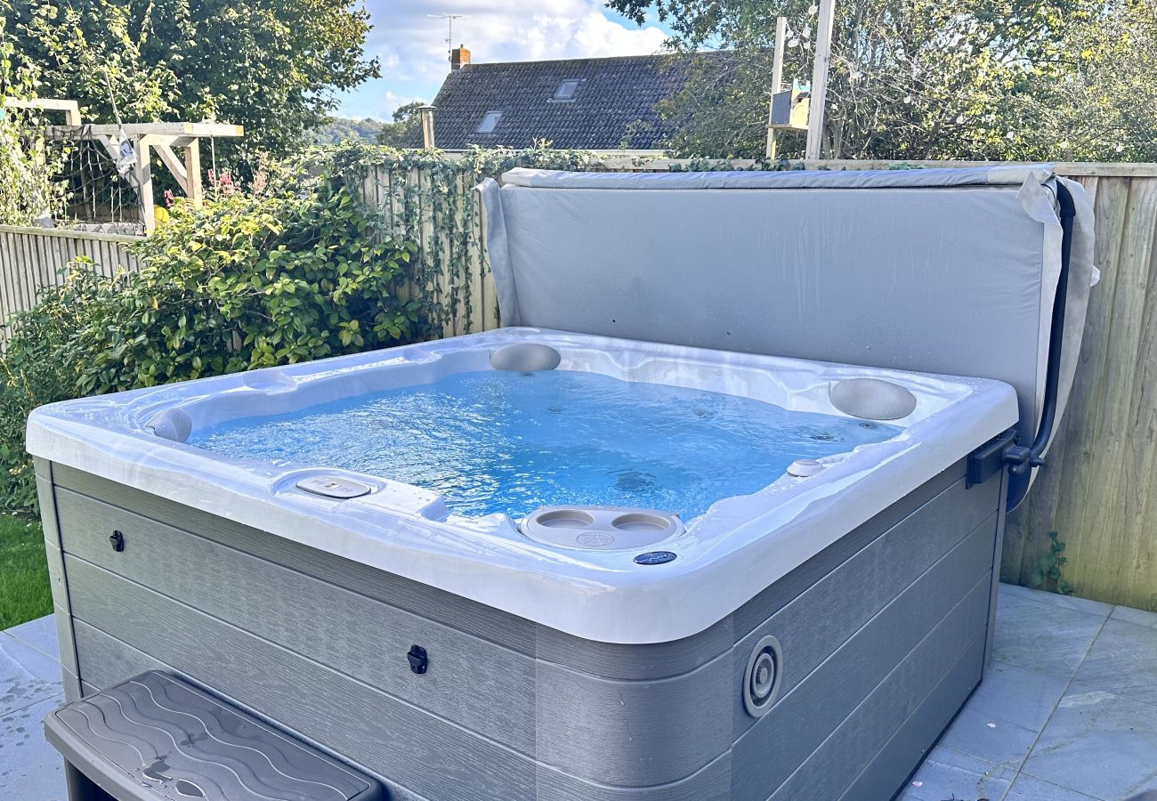 Cottage in Seaton - Littlefields - With hot tub and short walk to beach