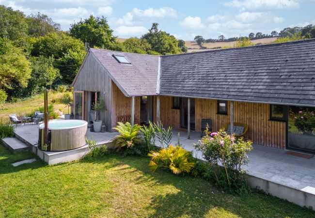House in Shaldon - Sunnybrook - Carbon Neutral, Woodfired Hottub, near beach