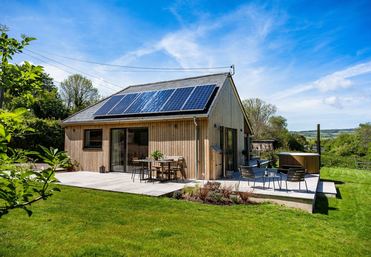 House in Shaldon - Sunnybrook - Carbon Neutral, Woodfired Hottub, near beach
