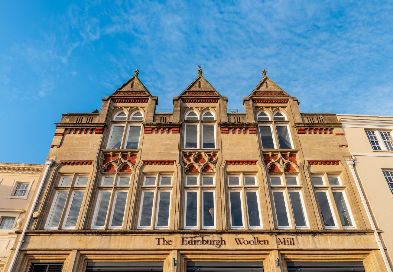 Fresh Escapes - Exeter City Centre Apartment, Cathedral View Sleeps 2