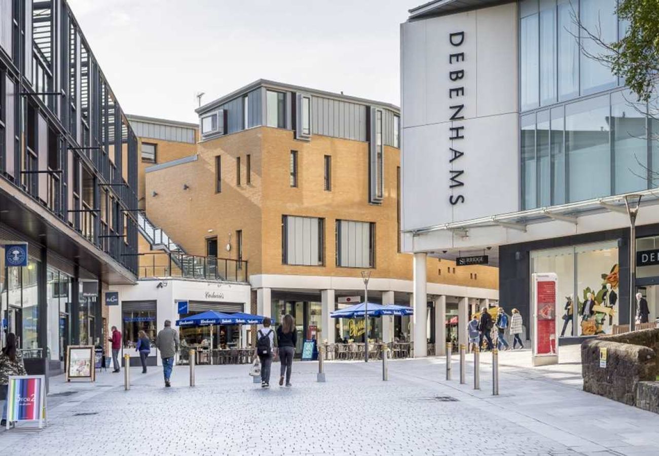 Fresh Escapes - Exeter City Centre Apartment, Cathedral View Sleeps 2