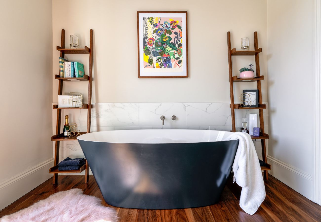 House in Kingswear - Two Guns - Stylish town house with stunning river views