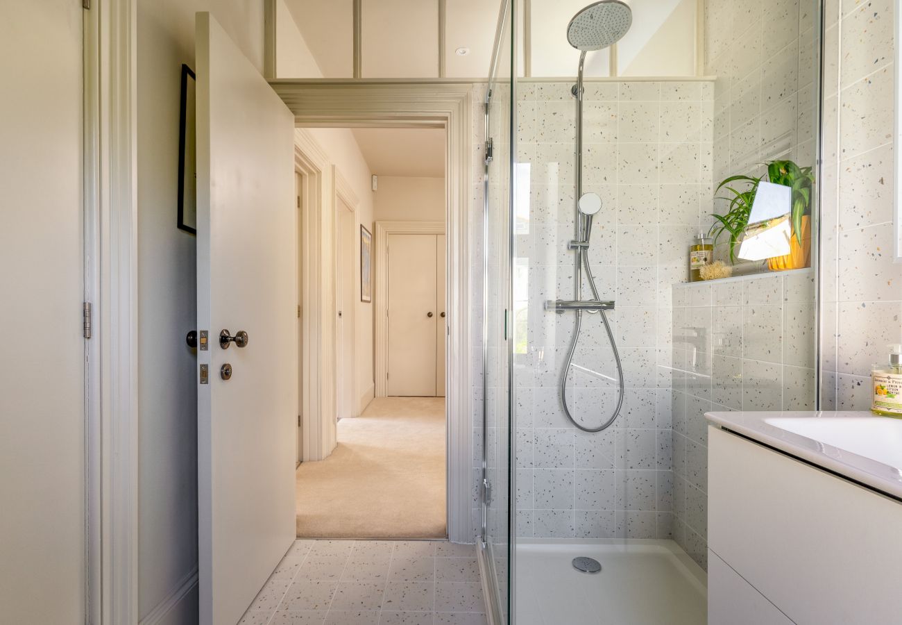 House in Kingswear - Two Guns - Stylish town house with stunning river views