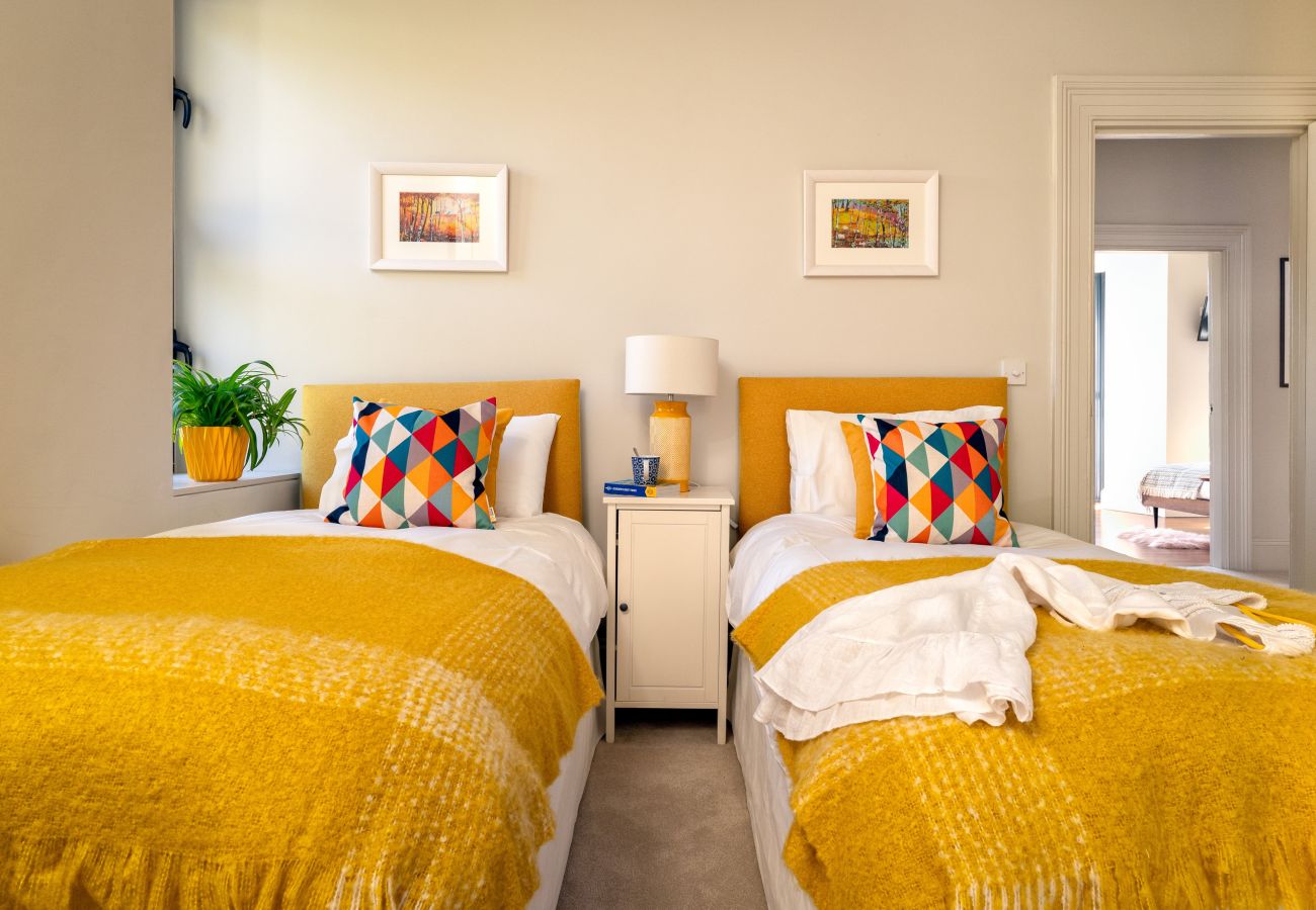 House in Kingswear - Two Guns - Stylish town house with stunning river views