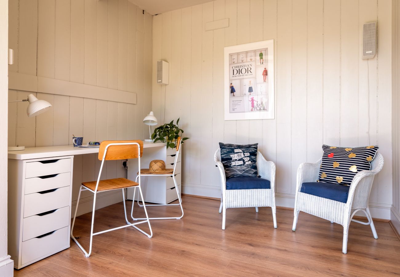 House in Kingswear - Two Guns - Stylish town house with stunning river views